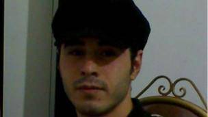 پدر حسین رونقی: بازجویان گفته بودند پسرت را می‌کشیم 