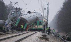 شمار كشته شدگان تصادف دو قطار در لهستان به 16تن رسید