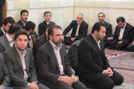 دولت احمدی‌نژاد نورچشمی‌ها را کنار بگذارد