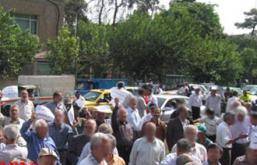 تجمع کارگران اخراجی شهاب‌خودرو در مقابل وزارت کار 