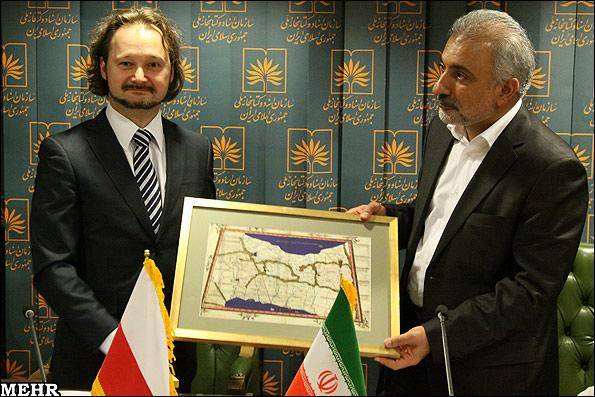 هدیه رئیس کتابخانه ملی لهستان به ایران:نقشه‌ای از جهان سال 1460 میلادی با درج نام خلیج فارس(+عکس)  (۱ نظر)