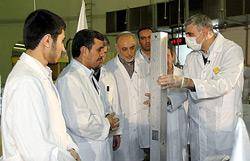نظر سنجی جدید موسسه "پیو" درباره برنامه هسته ای ایران و محبوبیت احمدی نژاد