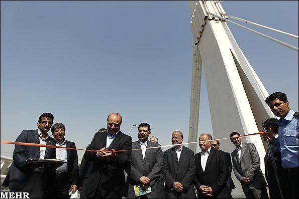 بهره برداری از پل کابلی برج میلاد (عکس)