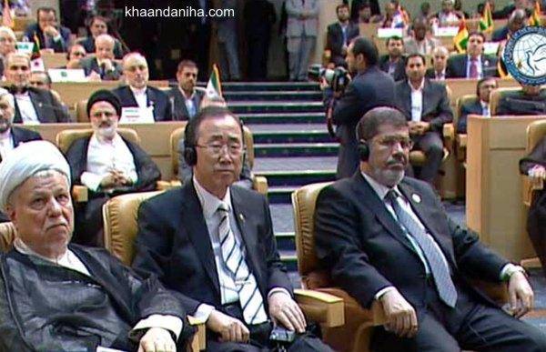 ورود مرسی به تهران و نشستن در کنار هاشمی و بان کی مون در اجلاس غيرمتعهدها (تصاویر)
