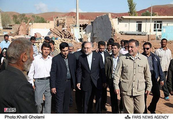عکس/دیدار صالحی از مناطق زلزله زده