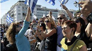 اعتصاب عمومی یونان به درگیری پراکنده میان پلیس و معترضین انجامید 