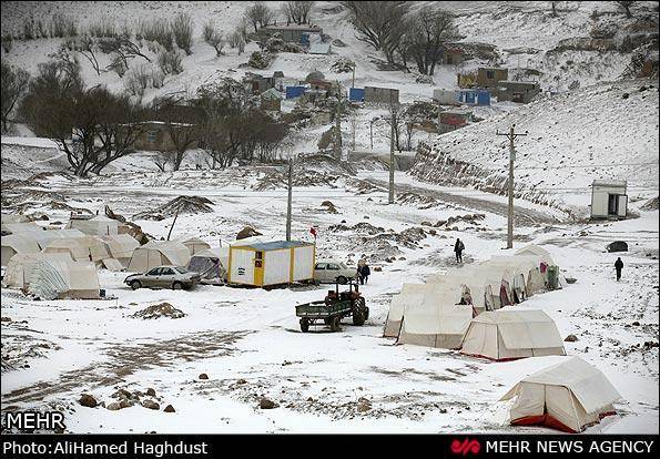 بارش برف در مناطق زلزله زده ارسباران (عکس)