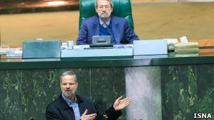 مجلس ایران در جلسه‌ای متشنج وزیر کار را برکنار کرد