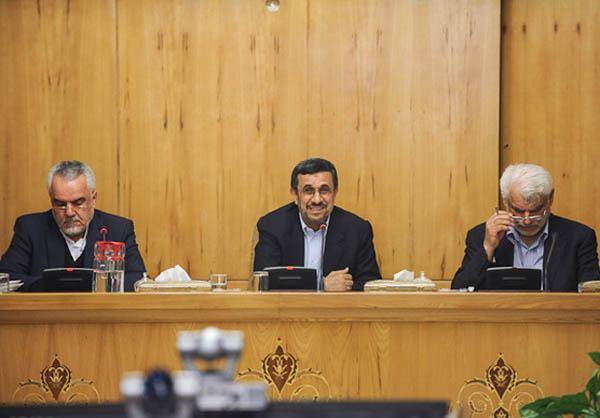 تصاویر / احمدی‌نژاد در جلسه دیشب کابینه