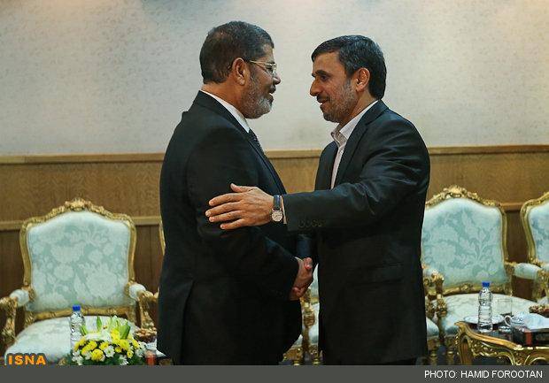 احمدی‌نژاد مورد استقبال محمد مرسی قرار گرفت (+عکس)