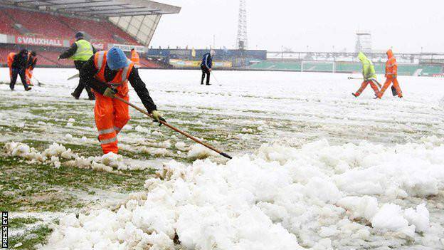 احتمال تعویق مسابقه ایرلند شمالی و روسیه بعلت بارش برف شدید