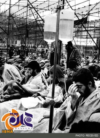 نماز جمعه زیر سرم/ عکس