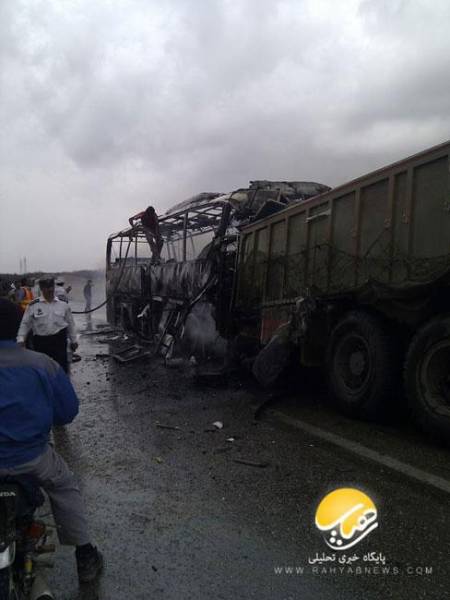 40 کشته و زخمی در تصادف دلخراش اتوبوس و کامیون/ مسافران در آتش سوختند + عکس