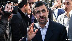 احمدی نژاد از امضای حکم رئیس جدید سازمان نظام پزشکی 'خودداری می‌کند'
