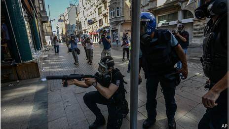 دولت ترکیه: ممکن است از ارتش برای پایان دادن به اعتراضات استفاده کنیم