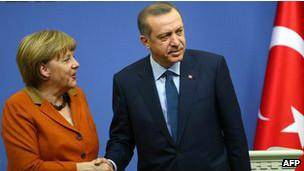 سر فصل مذاکرات بر سر عضویت ترکیه در اتحادیه اروپا به تعویق افتاد