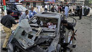 بمبگذاری در شهر پیشاور پاکستان ۱۷کشته برجای گذاشت