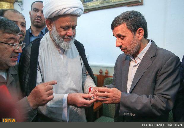 عکس/ هدیه عراقی‌ها به احمدی‌نژاد