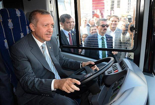 اردوغان در حال اتوبوسرانی(عکس)
