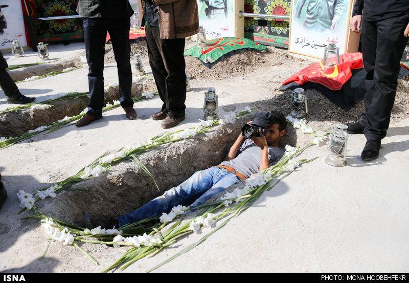 عکس/ عکاس ده نمکی در قبر