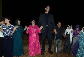 19:55 - بلند قد ترین مرد دنیا ازدواج می کند