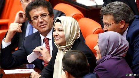 چهار نماینده زن ترکیه با روسری به مجلس رفتند