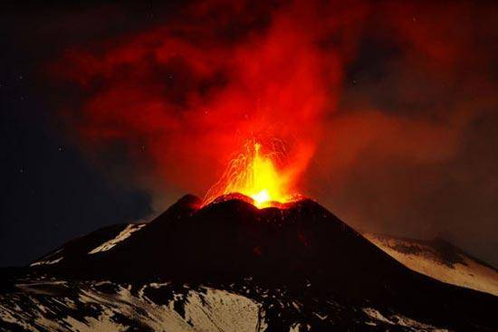 فوران بزرگترین آتشفشان فعال اروپا/عکس