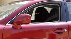 بازداشت دو زن سعودی به جرم رانندگی