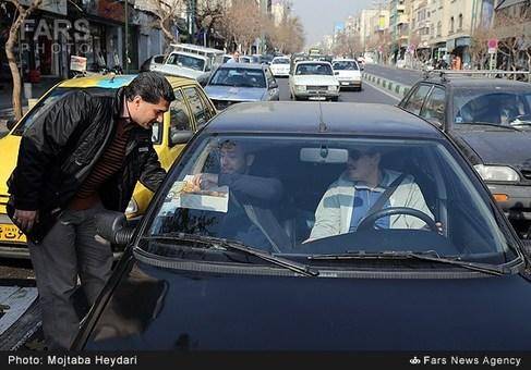 توزیع شیرینی مرگ شارون در تهران