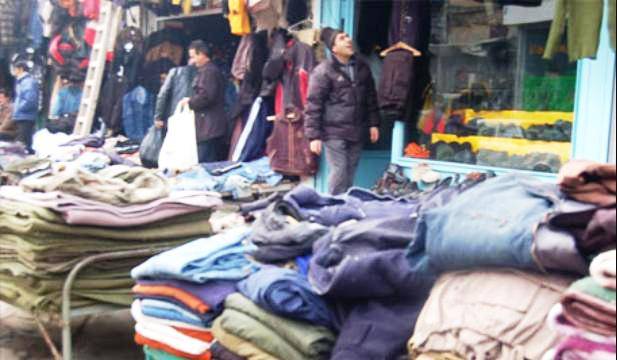 گزارش میدانی از فروش لباس های تاناکورا در بازار مولوی تهران / لباس عید دست دوم فقط 5 هزار تومان