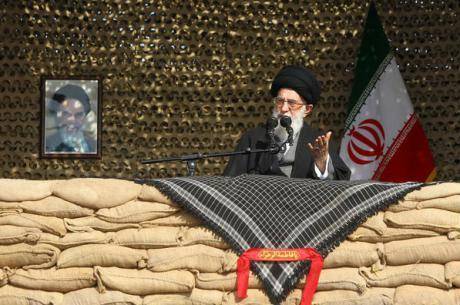 آغاز سفرهای سیاسی خامنه‌ای به مناطق جنگی