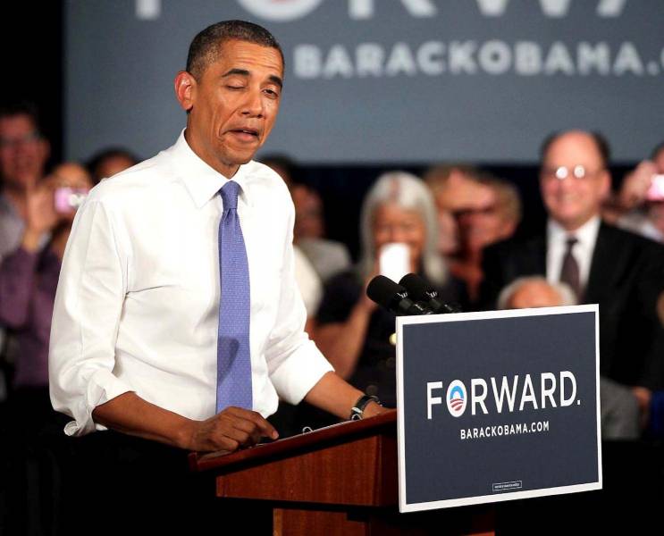 چشمک زدن اوباما درسخنرانی!/عکس