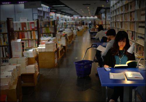 کتاب فروشی24 ساعته در چین/تصاویر