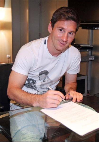 تمدید قرارداد مسی با بارسلونا/تصاویر