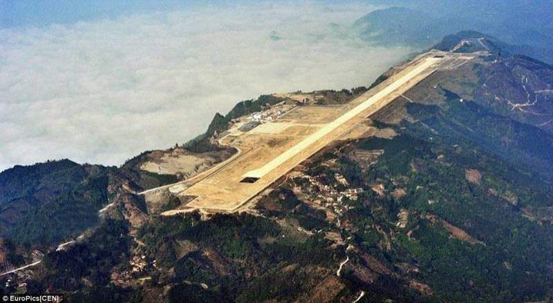 فرودگاه چین در نوک قله کوه !/تصاویر