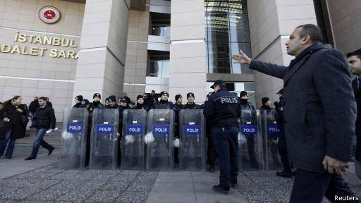 بیش از ۵۰ افسر ارشد پلیس در ترکیه دستگیر شدند