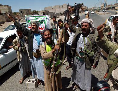 یمن: وزارتخانه ها و مراکز ارتش در تصرف حوثی‌ها / توافقنامه آتش بس امضا شد/ نخست وزیر استعفا کرد