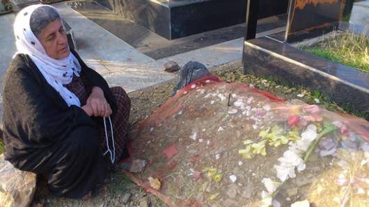 روز سه شنبه ۱۳ آبان ماه با حضور گروهی از بستگان و فعالان سیاسی و مدنی کرد، مراسم سالگرد اعدام شیرکو معارفی بر مزار وی در شهر بانه برگزار شد