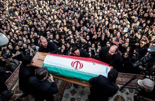 روزنما :پیکر مرتضی پاشایی در آغوش خاک آرمید