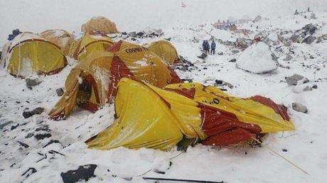 مرگ 17 کوهنورد درپی زلزله نپال/تصاویر