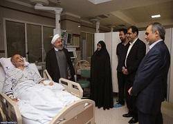 عیادت دکتر روحانی از رییس سازمان انرژی اتمی در بیمارستان