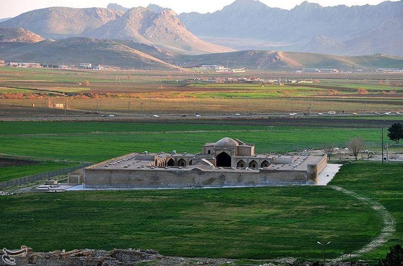 عکس / کاروانسرای شاه عباسی بیستون - کرمانشاه / قلعه پشتاب در اهر 