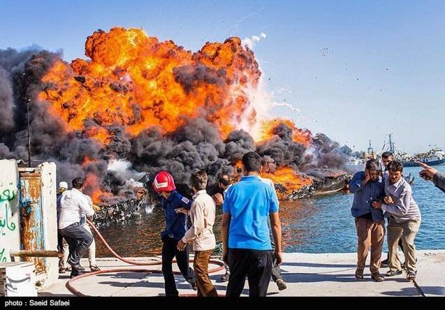 تصویری: آتش گرفتن ۱۶ لنج در استان بوشهر