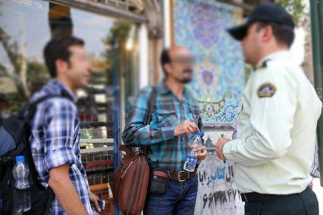 بازداشت ۵۰۰ نفر به اتهام روزه‌خواری در شیراز