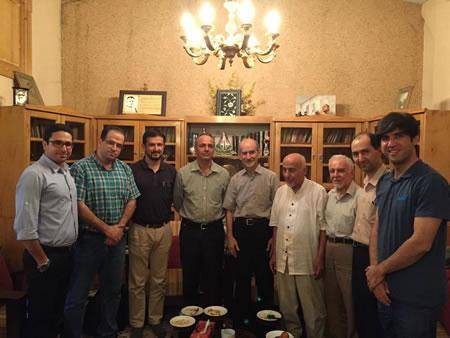 دیدار جمعی از اعضای نهضت آزادی ایران با احمد زیدآبادی پس از آزادی از تبعید + تصویر