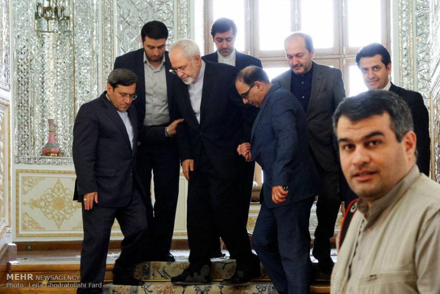 عکس:پای شکسته ظریف