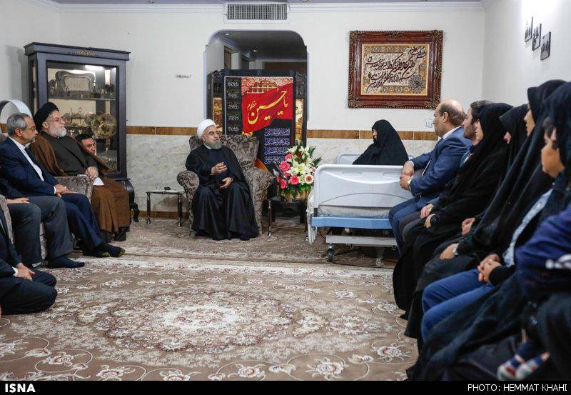 تصاویر:حضور روحانی در منزل شهیدان آقاجانلو
