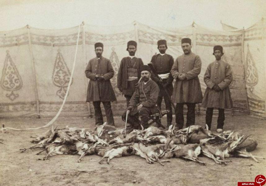 شکار غزال به دست شکارچیان قاجاری+عکس