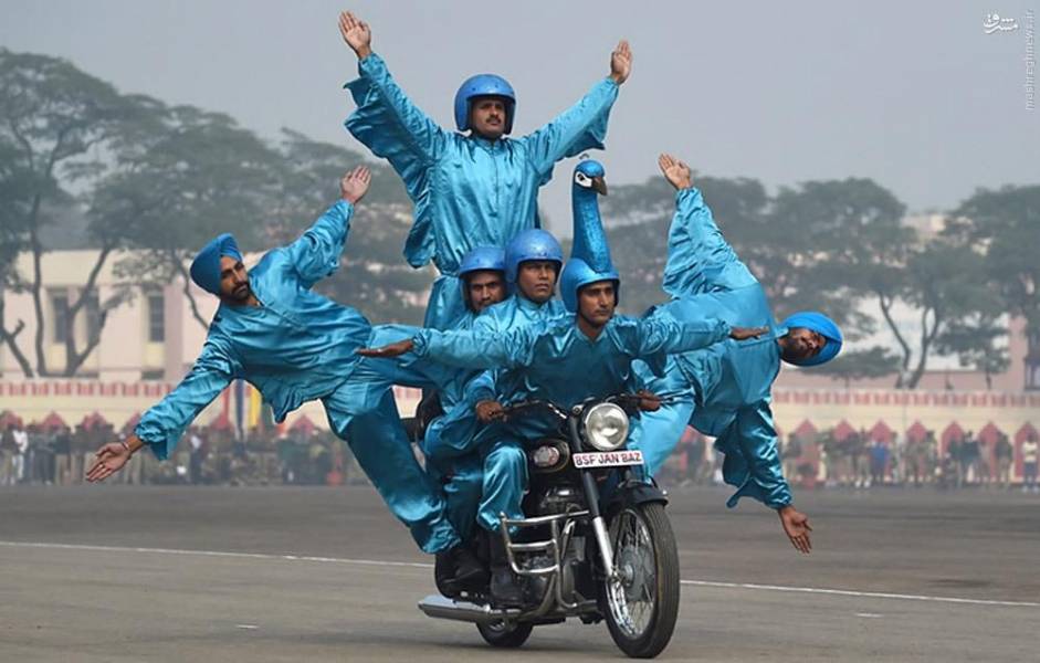عکس: ژانگولر بازی پلیس‌های هندی