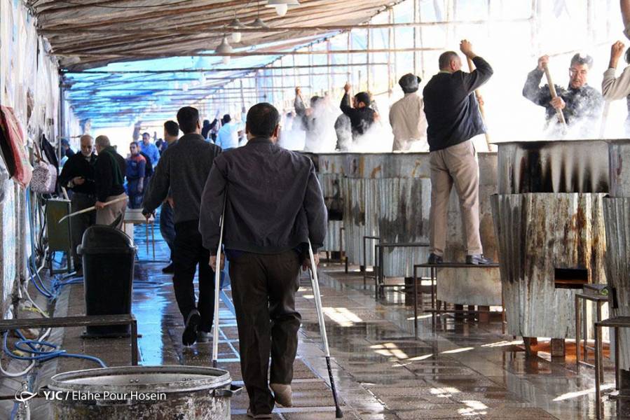 تصاویر: آماده سازی پخت آش 80 تنی در شیراز‎